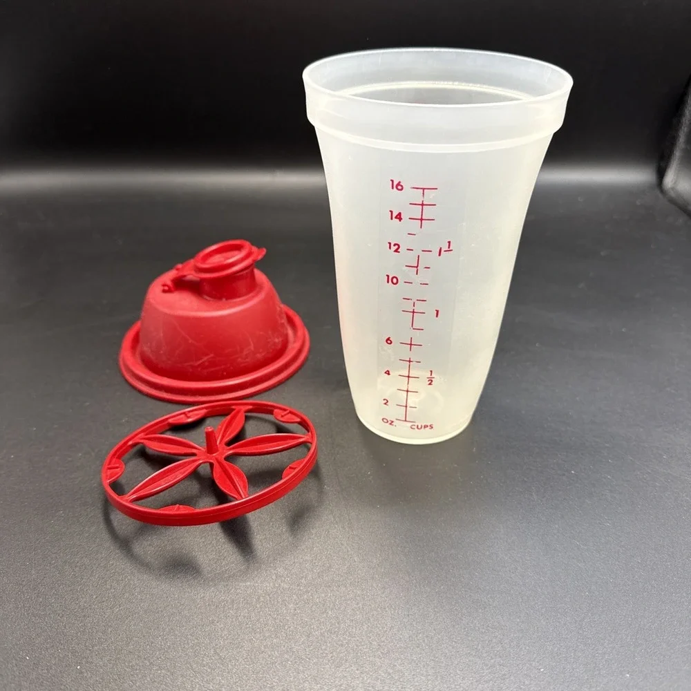 Tupperware Quick Shake 16oz 2 cup Container 844-26 Mixer Shaker‎ Red 3 Piece